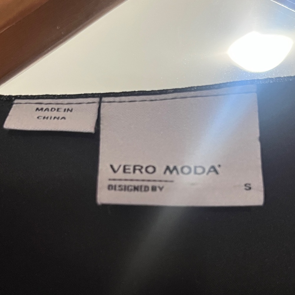 Vero Moda Black Long Sleeve Dress - Picture 2 of 12